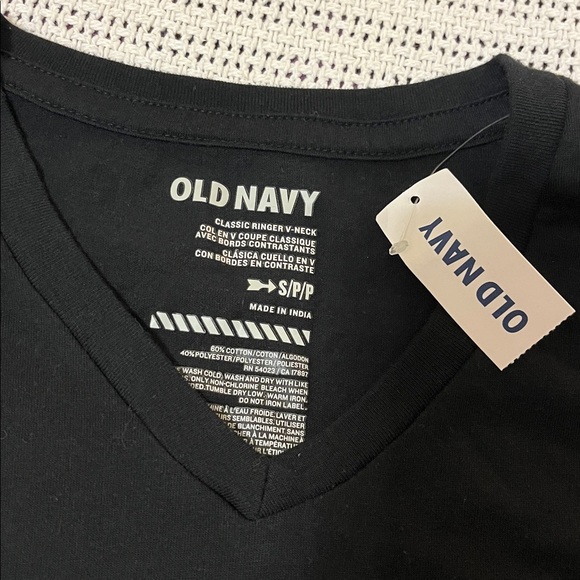 Old Navy Black V-Neck Tee - Picture 2 of 4